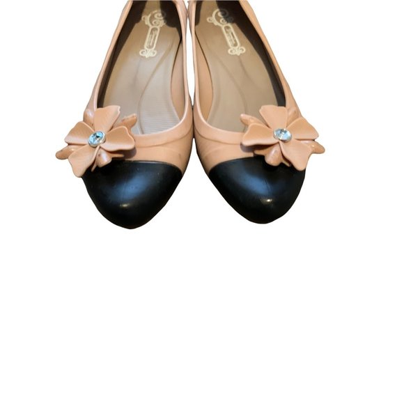 PARAISO by Bella VIta All Weather Nude & Black Rubber  Flower Flat Shoe-Size 7 - Picture 4 of 11